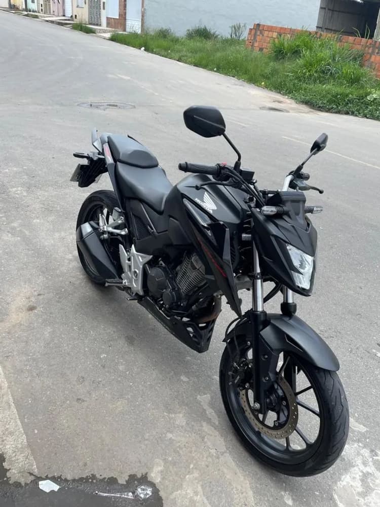 Moto em perfeito estado!!