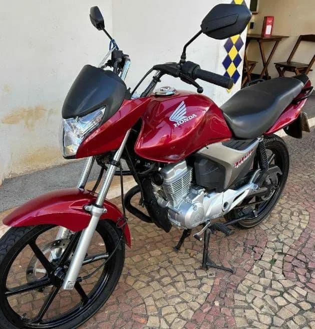 HONDA TITAN 150 EM DIAS 