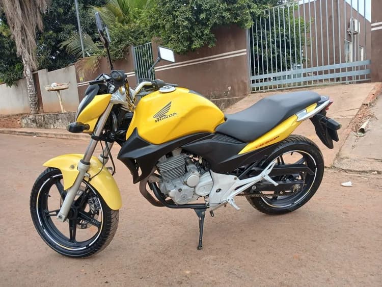 Vendo cb300 em Dias .