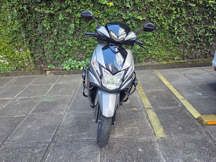 Excelente motocicleta