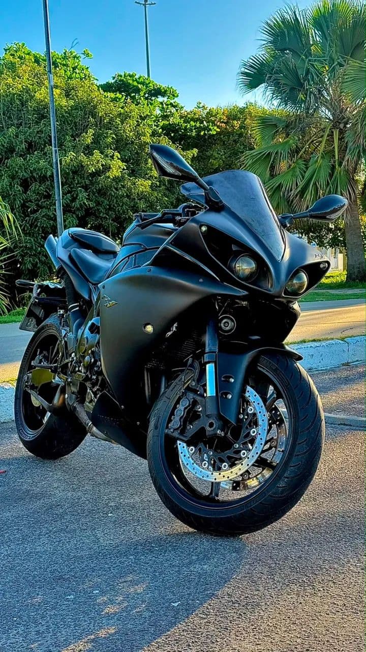 R1 Black