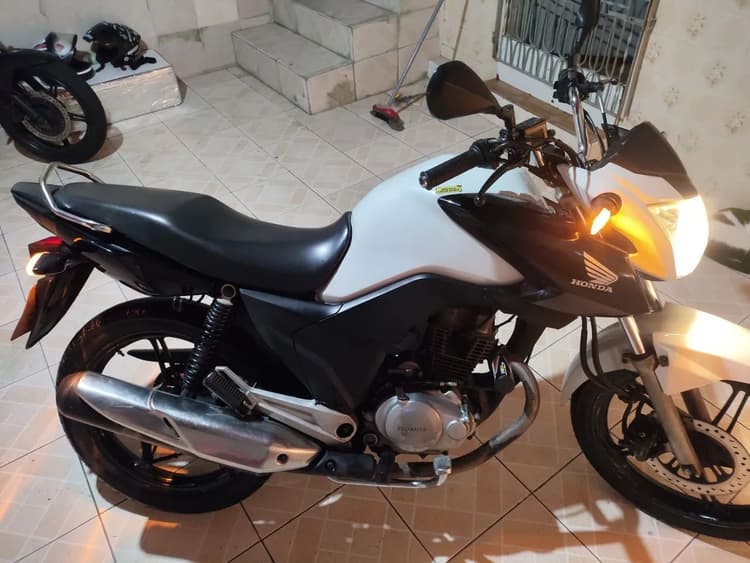 Titan 150 pra sair logo