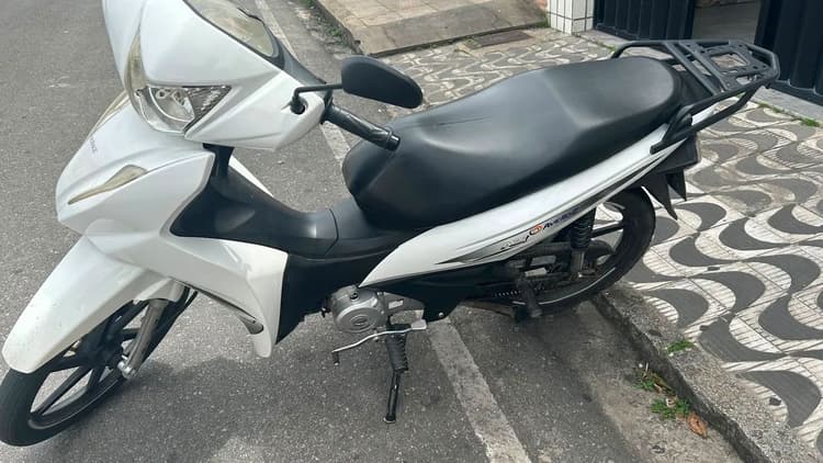 Avelloz2023 moto de mulher 