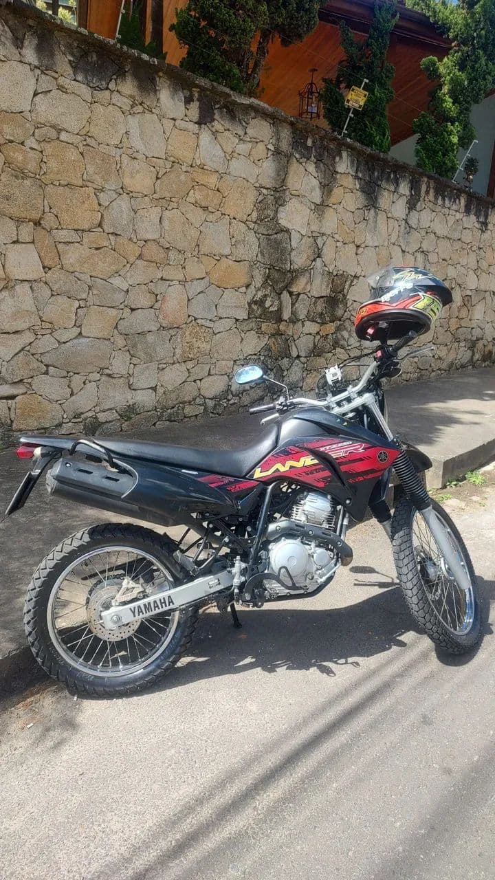 Moto muito conservada, único dono ! 