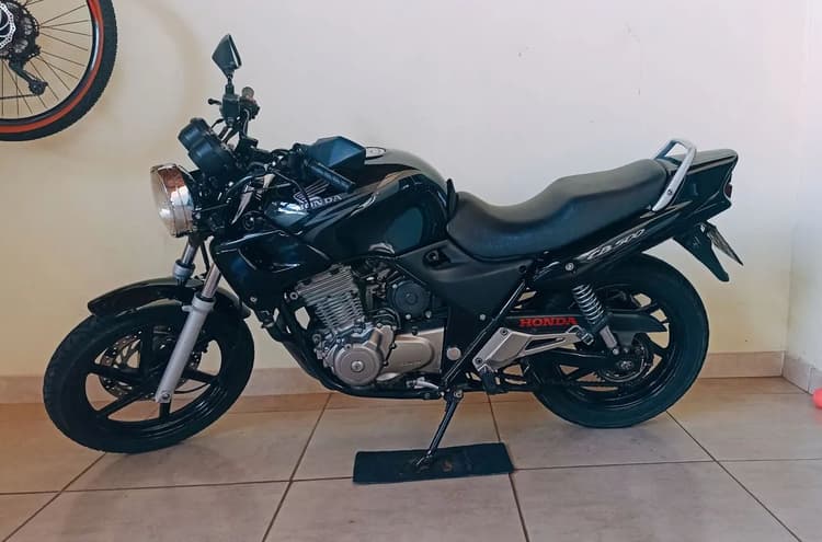 CB 500 2003 Preta 