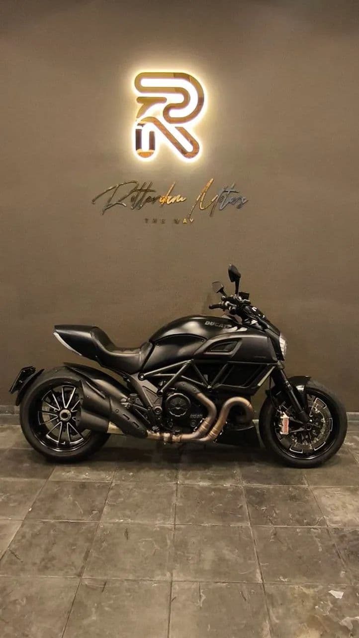 Diavel Dark 1200