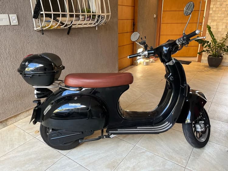 Scooter Elétrica Retrô.