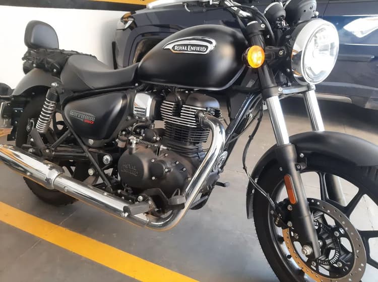 Vendo  com apenas 220 km