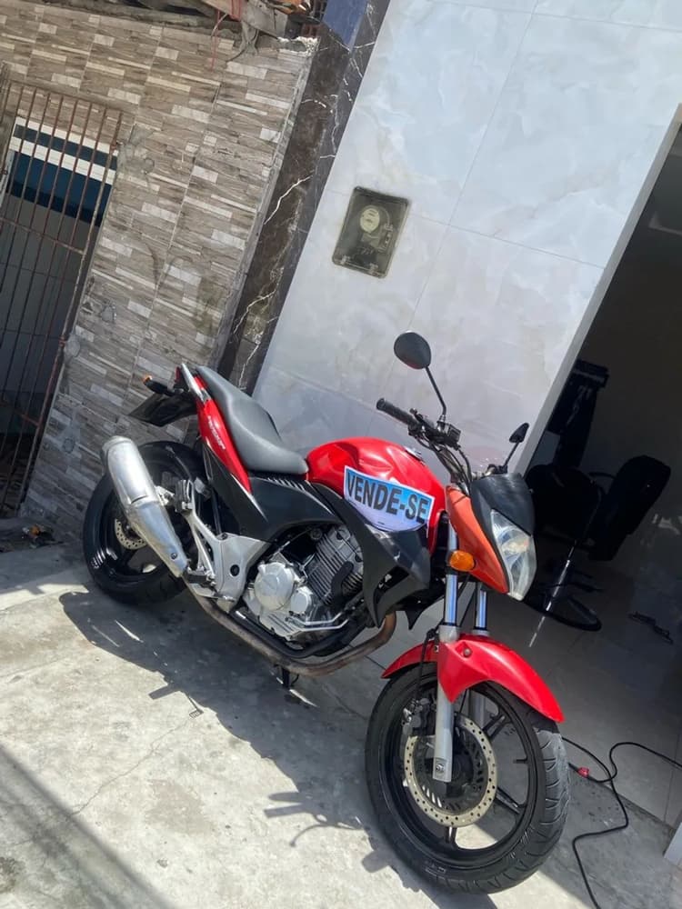 VENDE-SE CB300R 