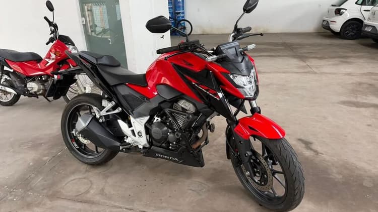 CB 300F NO PRECINHO 