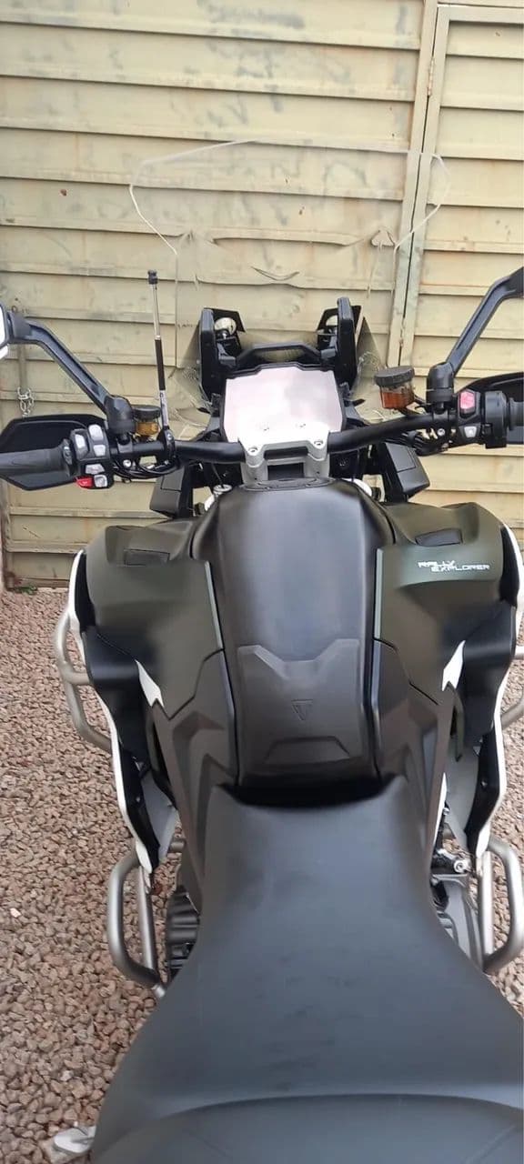 Moto muito boa e pronta para estrada! 