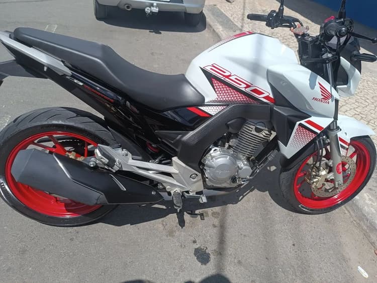 Moto Extra 