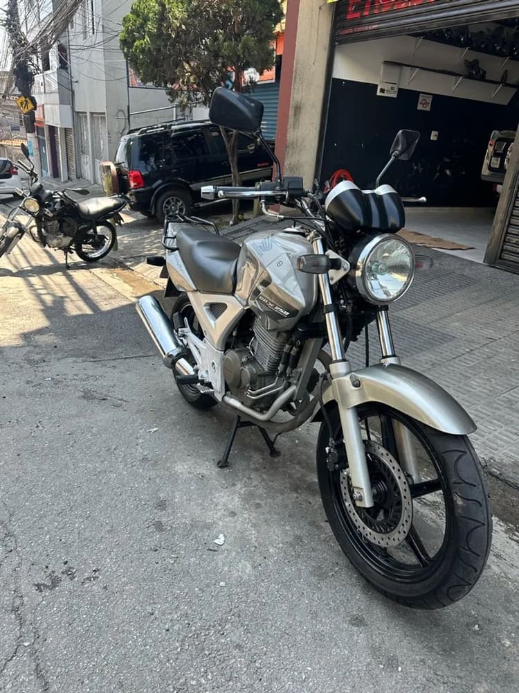Vendo cbx 250