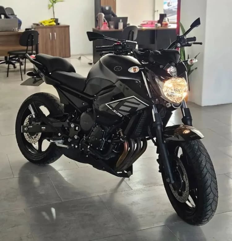 XJ6  COM APENAS 16MIL KM