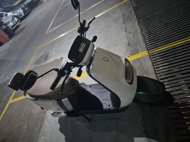 Vendo scooter elétrica nova. 