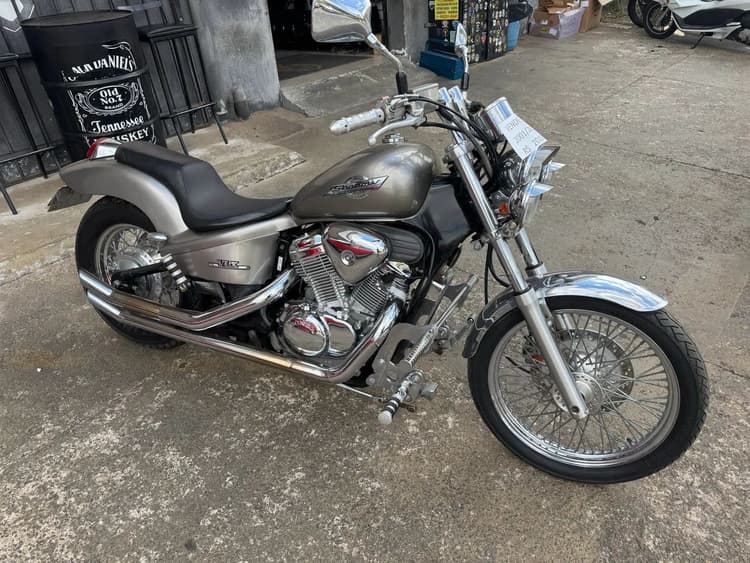 Shadow 600 