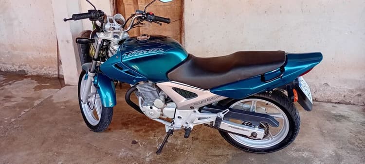 Vendo Twister 2003 é bom estado 