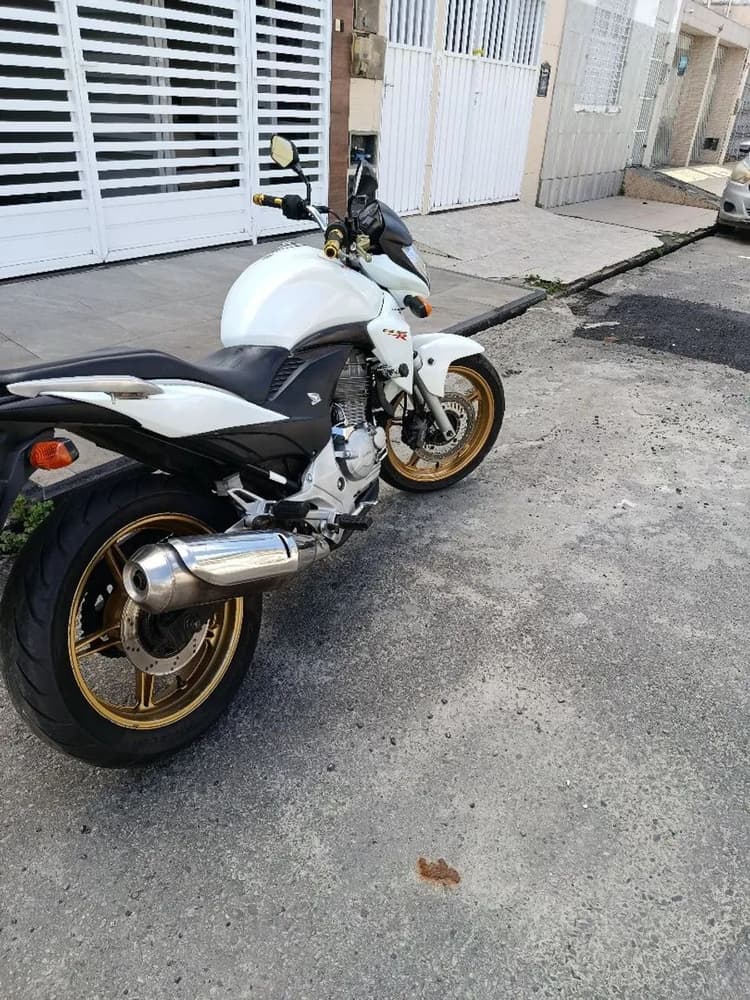 CB300 ano.2014/ tel.9.9801-0175