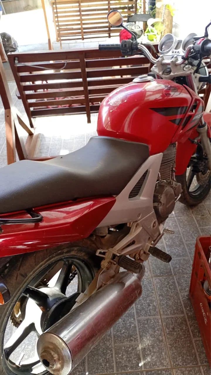 Vendo moto twister 