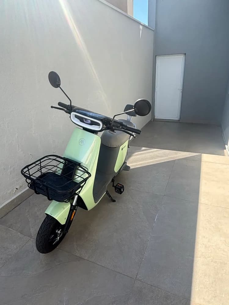 Moto Aima E390