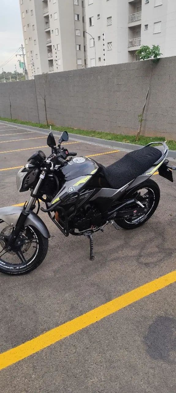 Fazer 250 2016 preta 