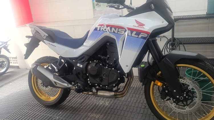 Honda Transalp 750