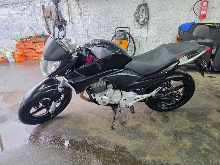 CB 300 2011 