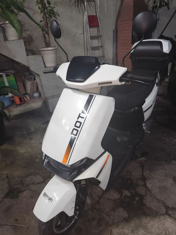 Moto elétrica Dot com Baú 