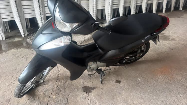 Vendo biz 2015 com partida 