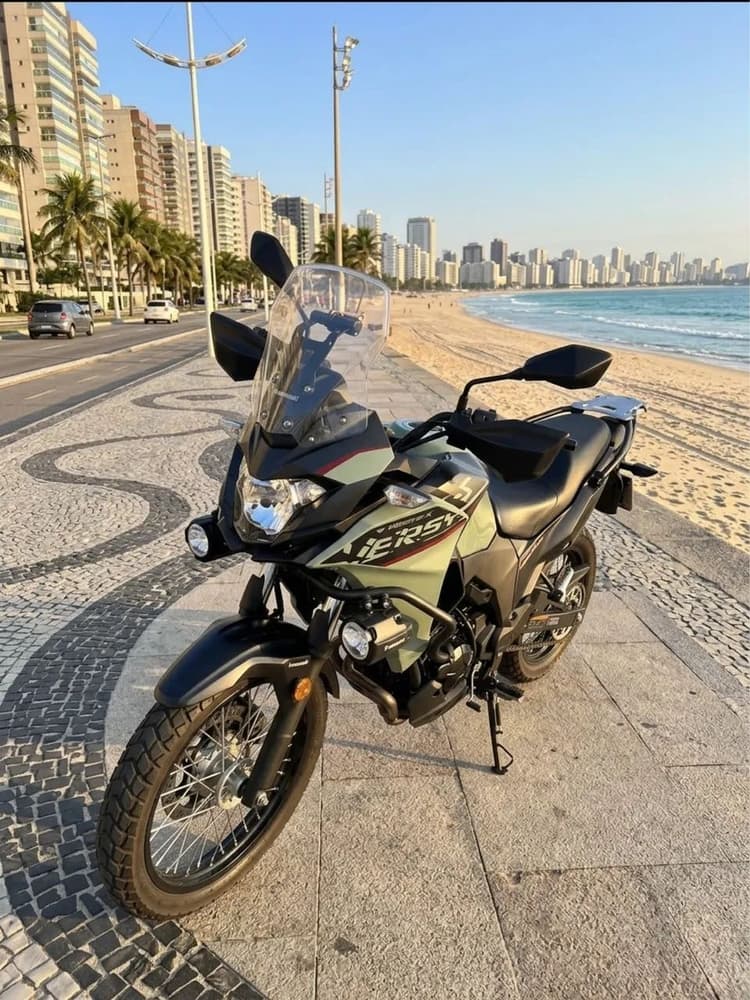 Kawasaki Versys 300 3.700 km leilão de financeira