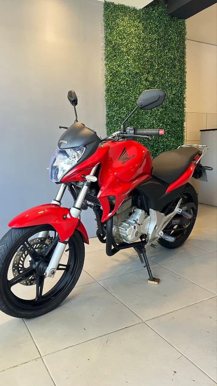 HONDA CB300 IMPECÁVEL 