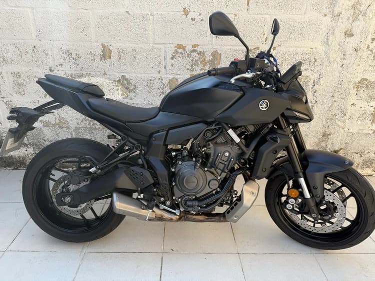 Yamaha MT07 connected