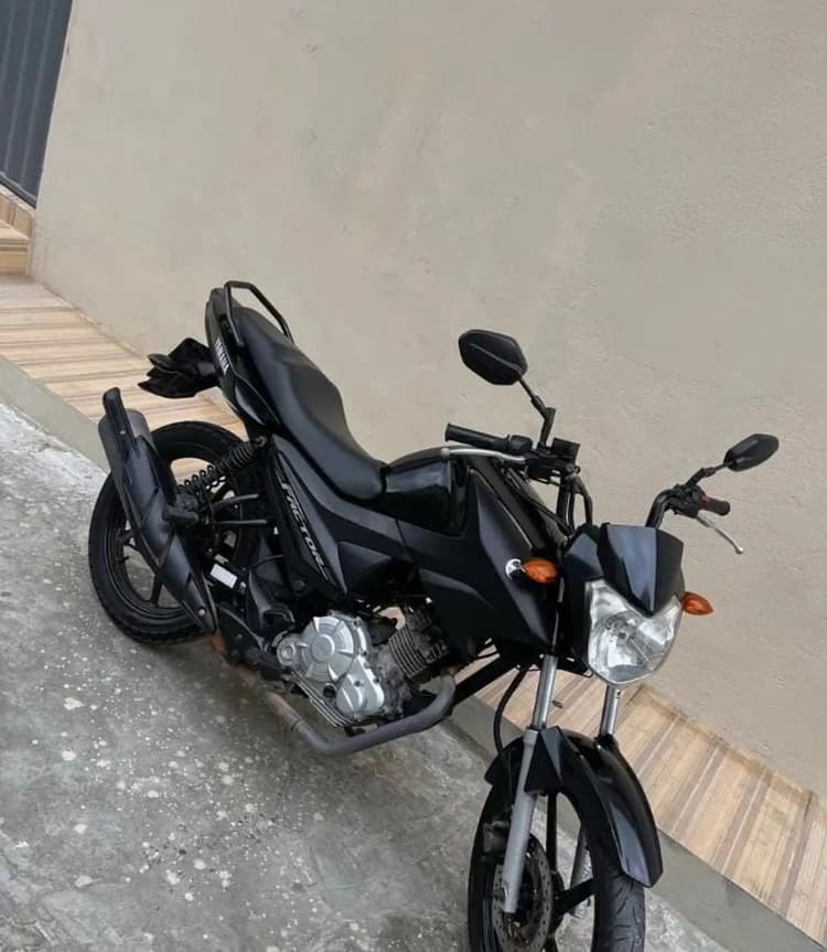 Moto preta 