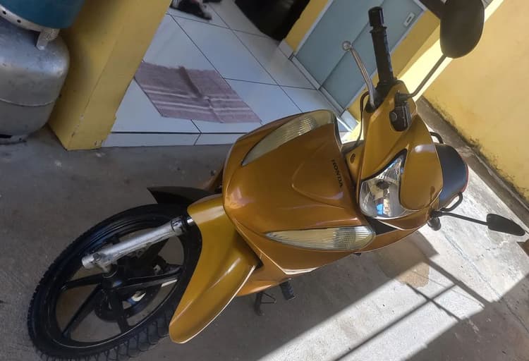 Vende-se moto 