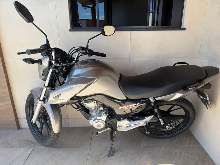 Fan 2023 Só 800km isso mesmo 800km é zera!!