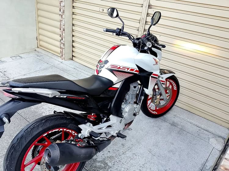 MOTO NOVA