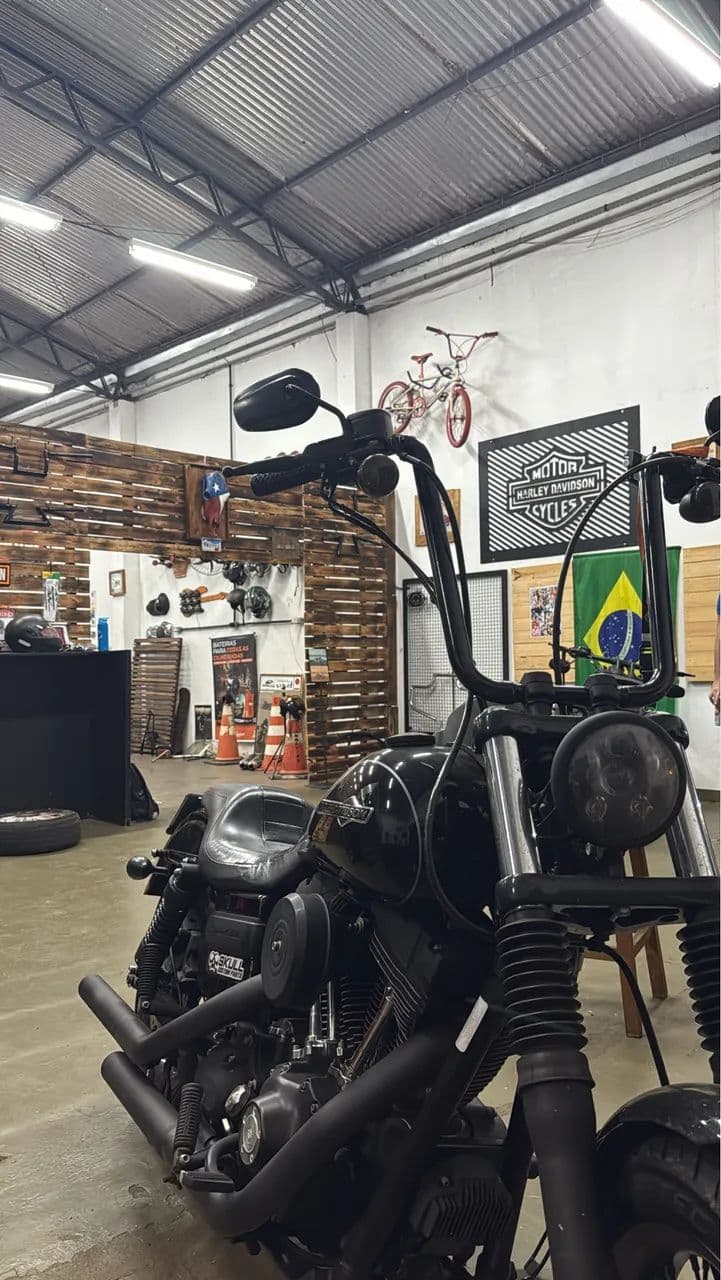 HARLEY DAVIDSON DYNA SUPER GLIDE CUSTOM (FXDC) 2011