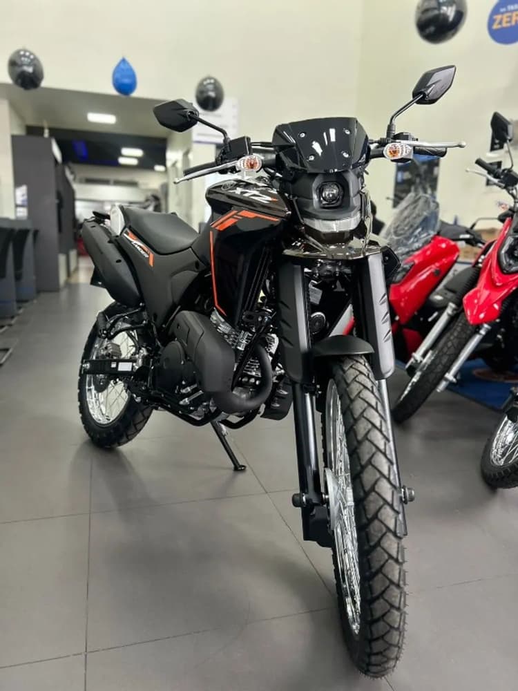 NOVA LANDER 250 CONNECTED ABS, EMPLACADA E CAPACETE