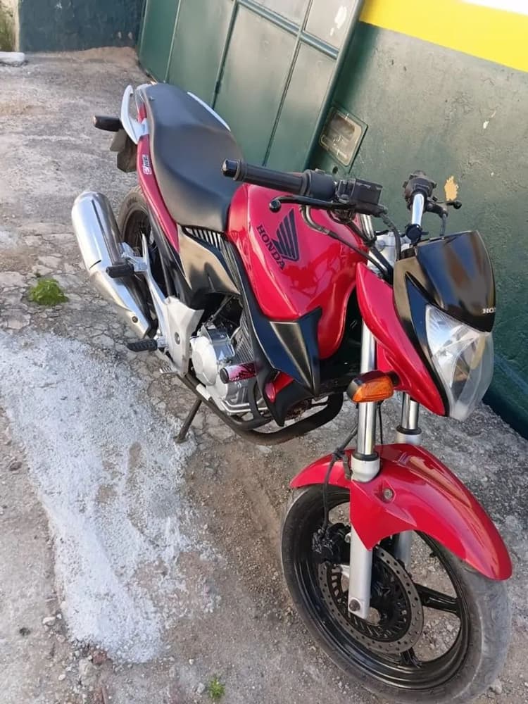 Cb 300 em ótimo estado 