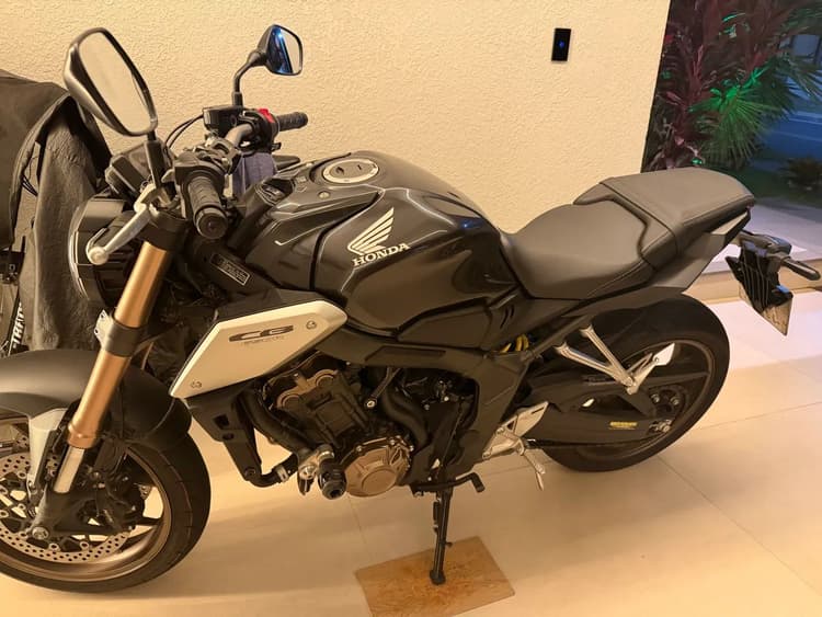 Cb 650 com 8,300 km 