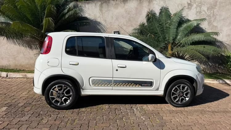 Fiat Uno Sporting 1.4 EVO Fire Flex 8V 4P 2012