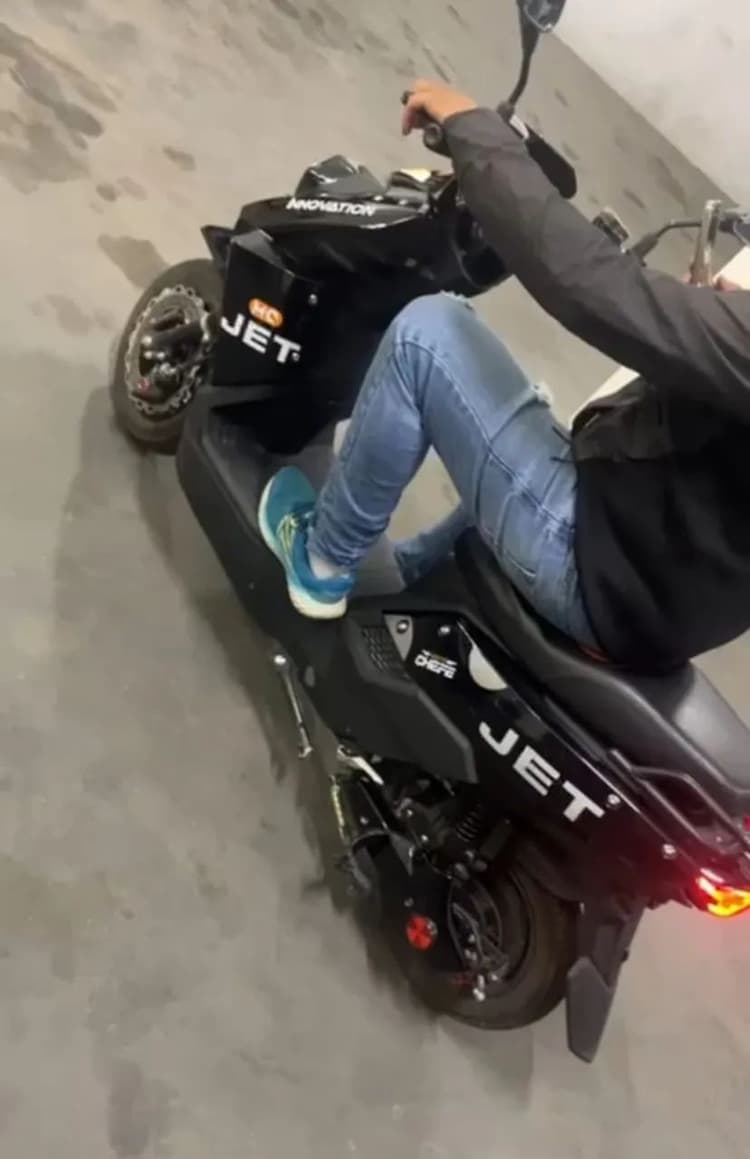 Moto elétrica super nova impecável 