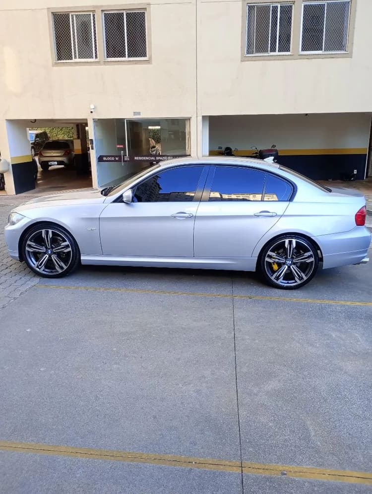 BMW 320I A 2010