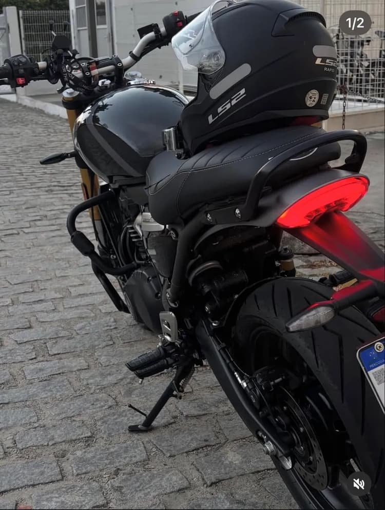 Triumph speed 400