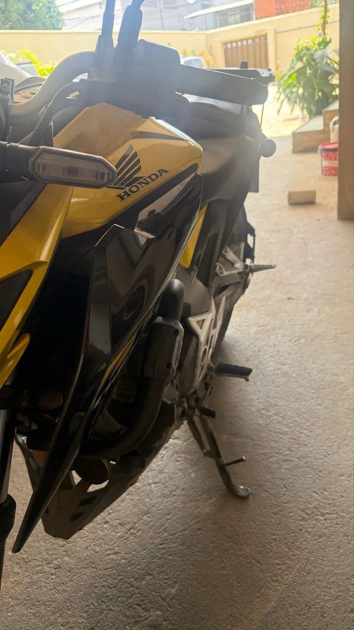 CB 300 F