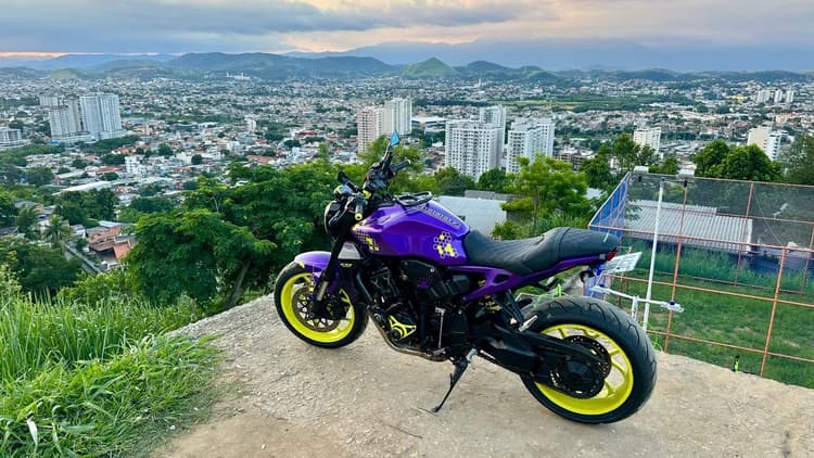 CB 1000r café  
