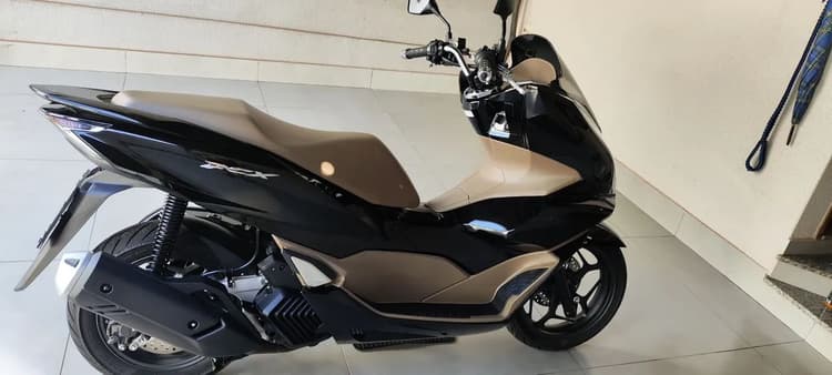 PCX DLX 2026