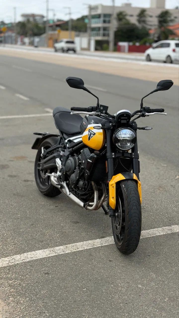 Triumph trident 660