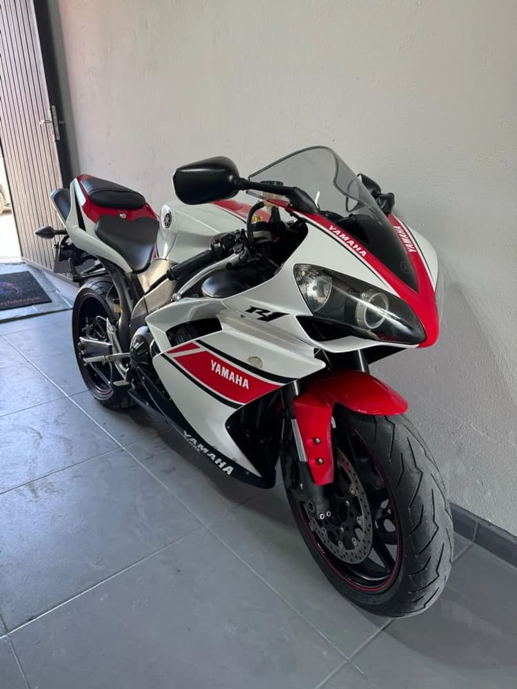 Yamaha Yzf R1 