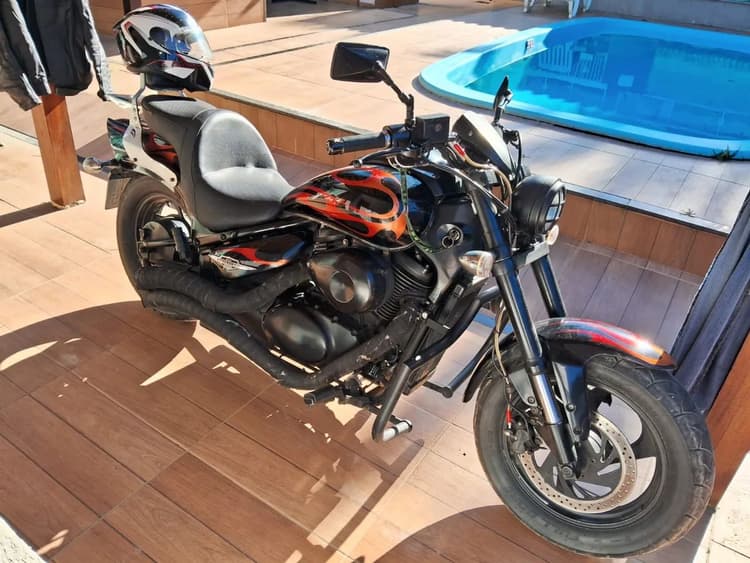 Suzuki Boulevard M800